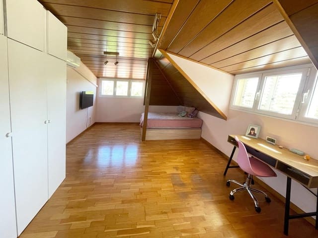 Chalet de 9 habitaciones en Torrent en venta con piscina garaje - 799.000 € (Ref: 9860307)