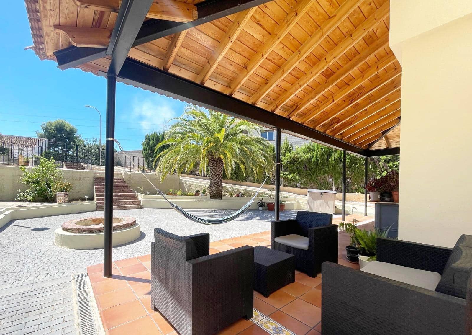 9 bedroom Villa for sale in Torrent with pool garage - € 799,000 (Ref: 9860307)