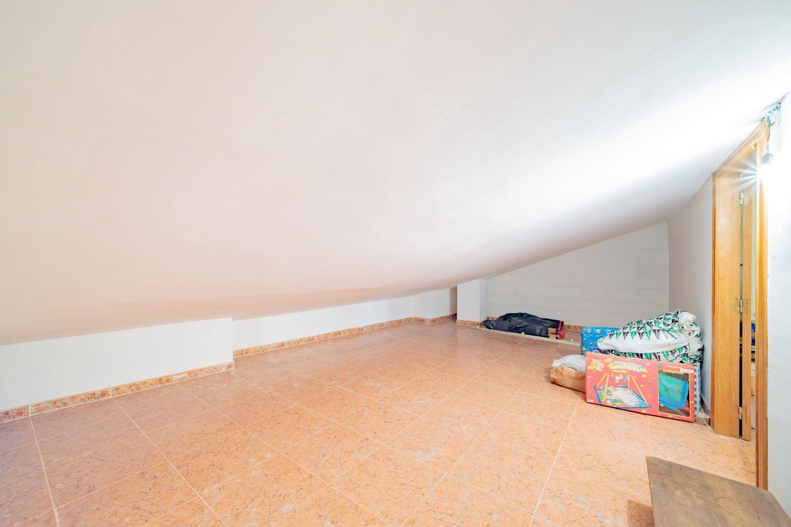 4 sypialnia Dom na sprzedaż w Castello de la Plana z garażem - 380 000 € (Ref: 9868901)