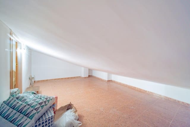 4 sypialnia Dom na sprzedaż w Castelló de la Plana z garażem - 380 000 € (Ref: 9868901)