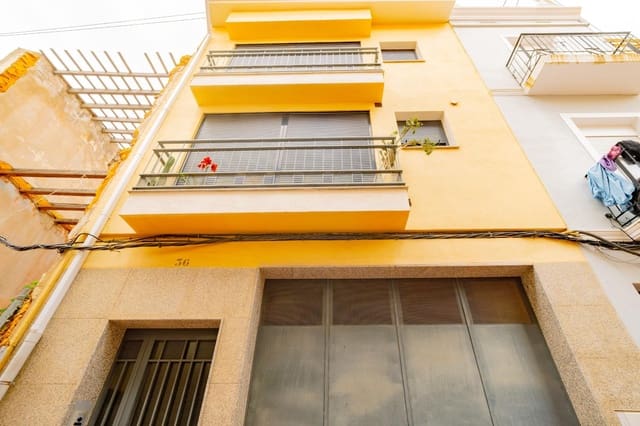 4 sypialnia Dom na sprzedaż w Castelló de la Plana z garażem - 380 000 € (Ref: 9868901)
