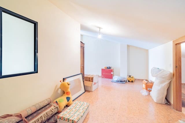 4 sypialnia Dom na sprzedaż w Castelló de la Plana z garażem - 380 000 € (Ref: 9868901)