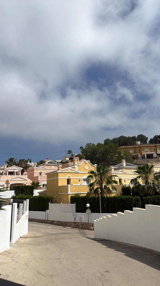 Adosado de 2 habitaciones en Calpe / Calp en venta con piscina garaje - 285.000 € (Ref: 9885059)