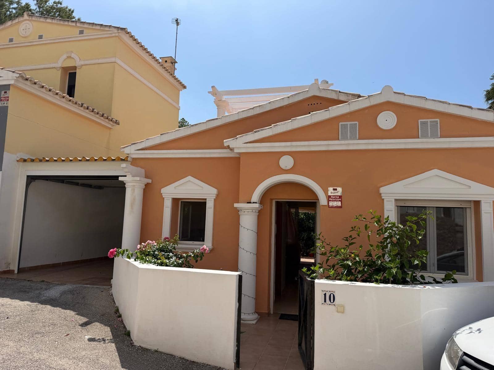 Adosado de 2 habitaciones en Calpe / Calp en venta con piscina garaje - 285.000 € (Ref: 9885059)