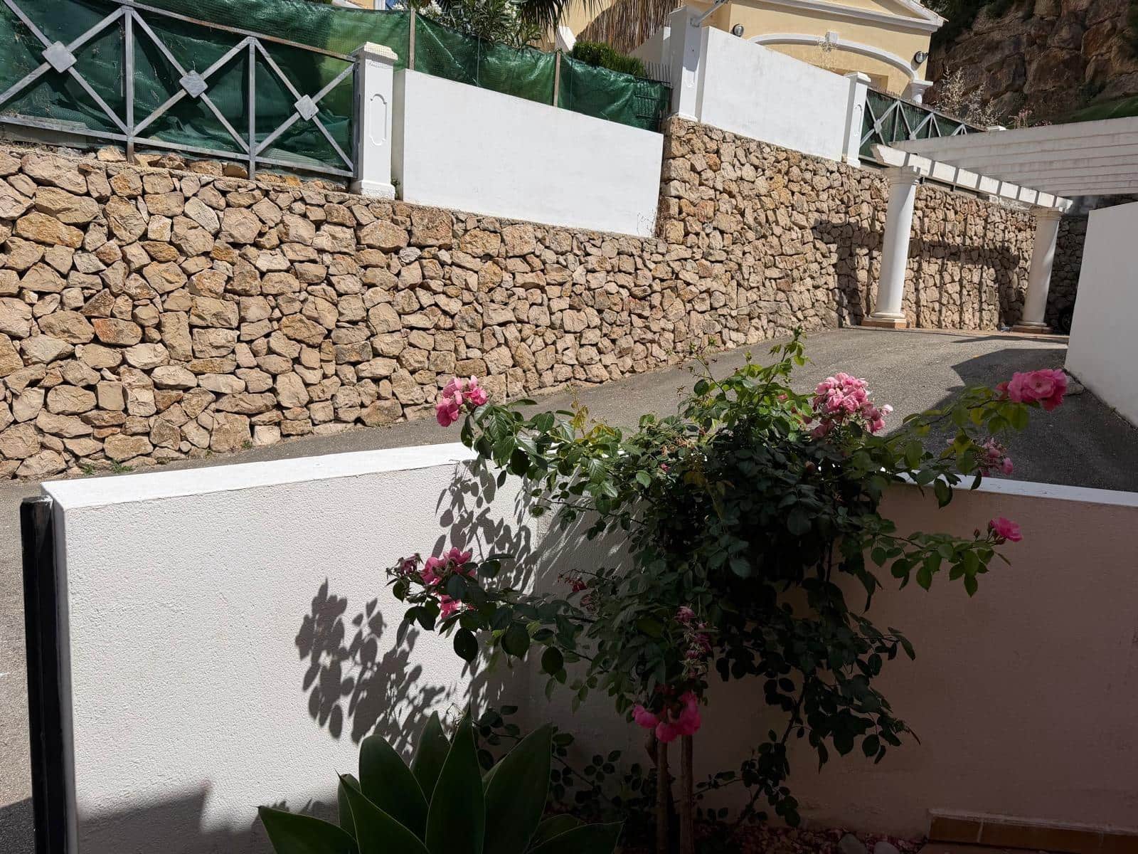 Adosado de 2 habitaciones en Calpe / Calp en venta con piscina garaje - 285.000 € (Ref: 9885059)