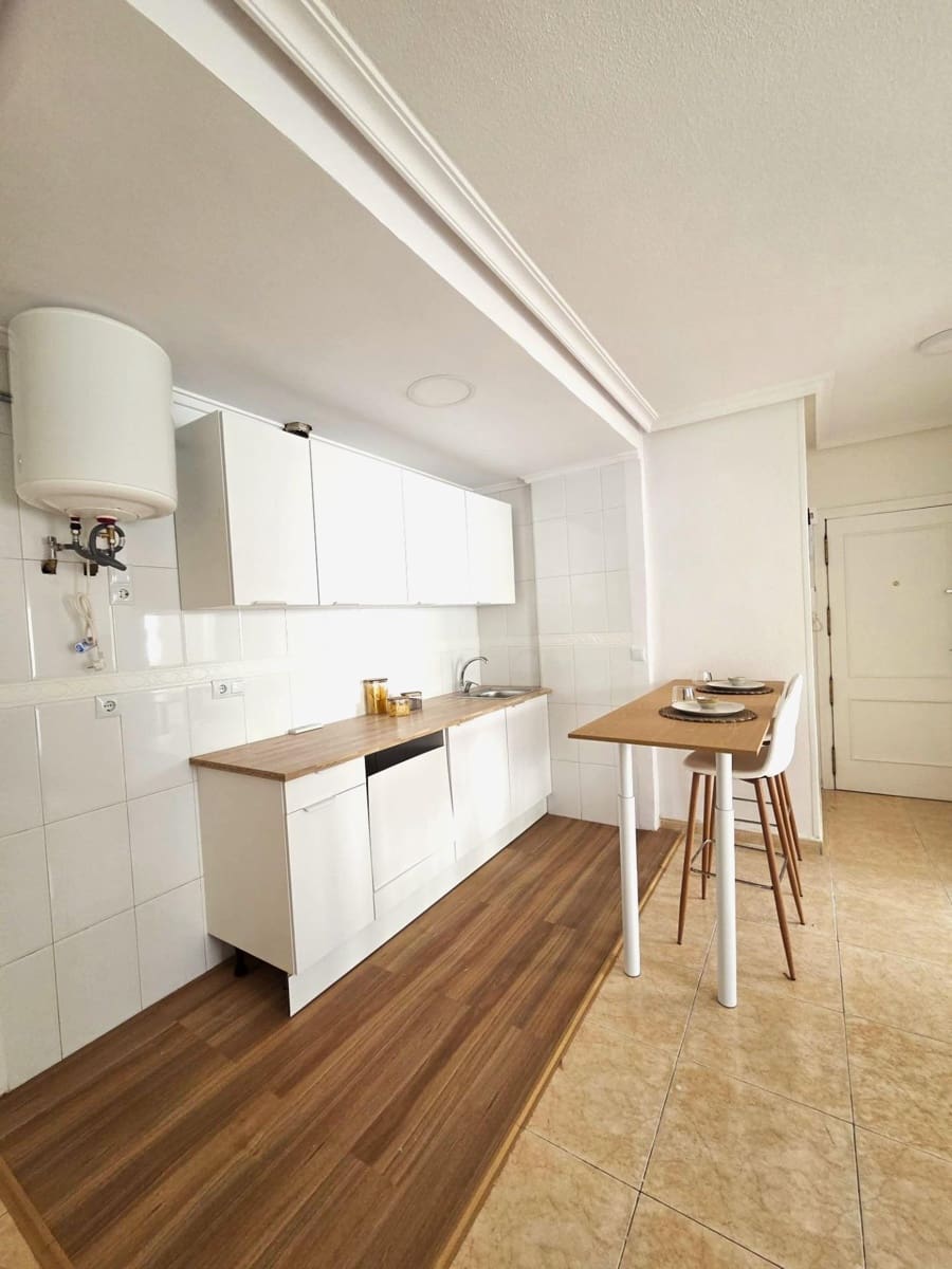2 soverom Leilighet til salgs i Torrevieja - € 144 000 (Ref: 9894097)