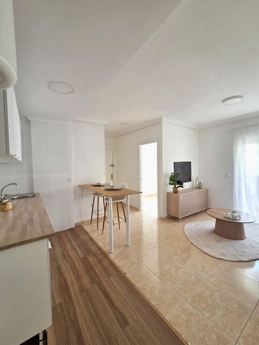2 soverom Leilighet til salgs i Torrevieja - € 144 000 (Ref: 9894097)