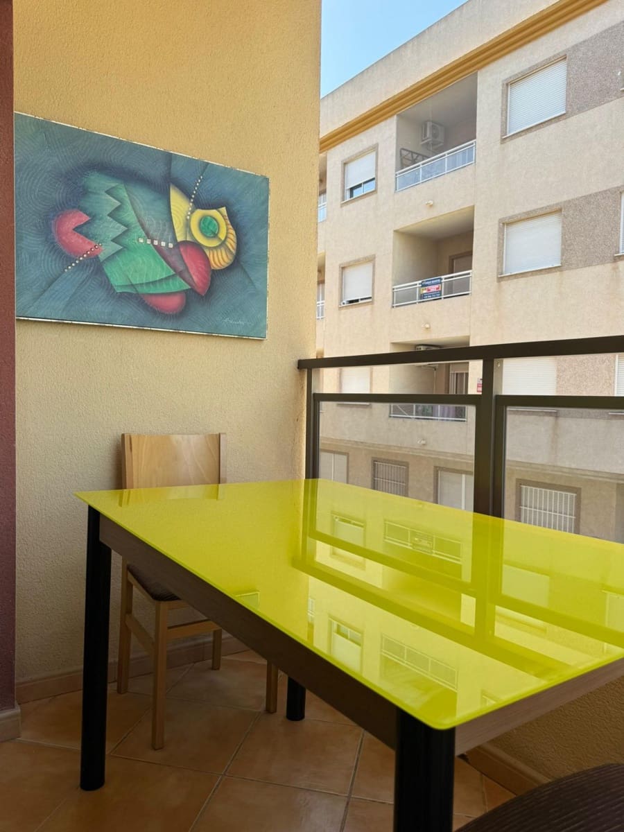 2 soveværelse Lejlighed til salg i Los Palacios med swimmingpool - € 94.990 (Ref: 9922541)