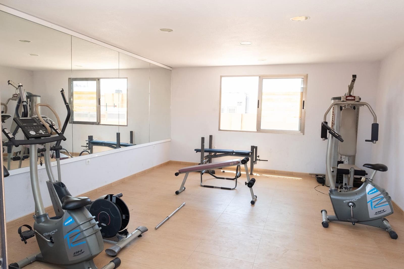 2 soveværelse Lejlighed til salg i Los Palacios med swimmingpool - € 94.990 (Ref: 9922541)