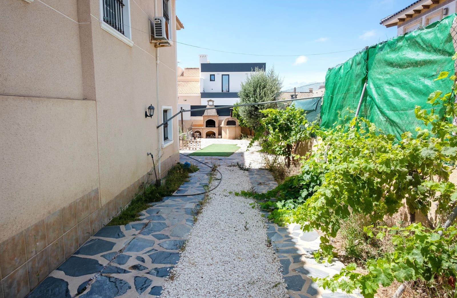 4 bedroom Villa for sale in Aguas Nuevas with garage - € 425,000 (Ref: 9927671)