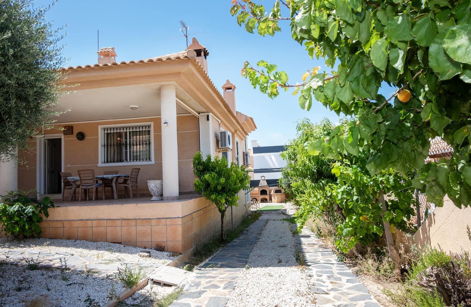 4 bedroom Villa for sale in Aguas Nuevas with garage - € 425,000 (Ref: 9927671)