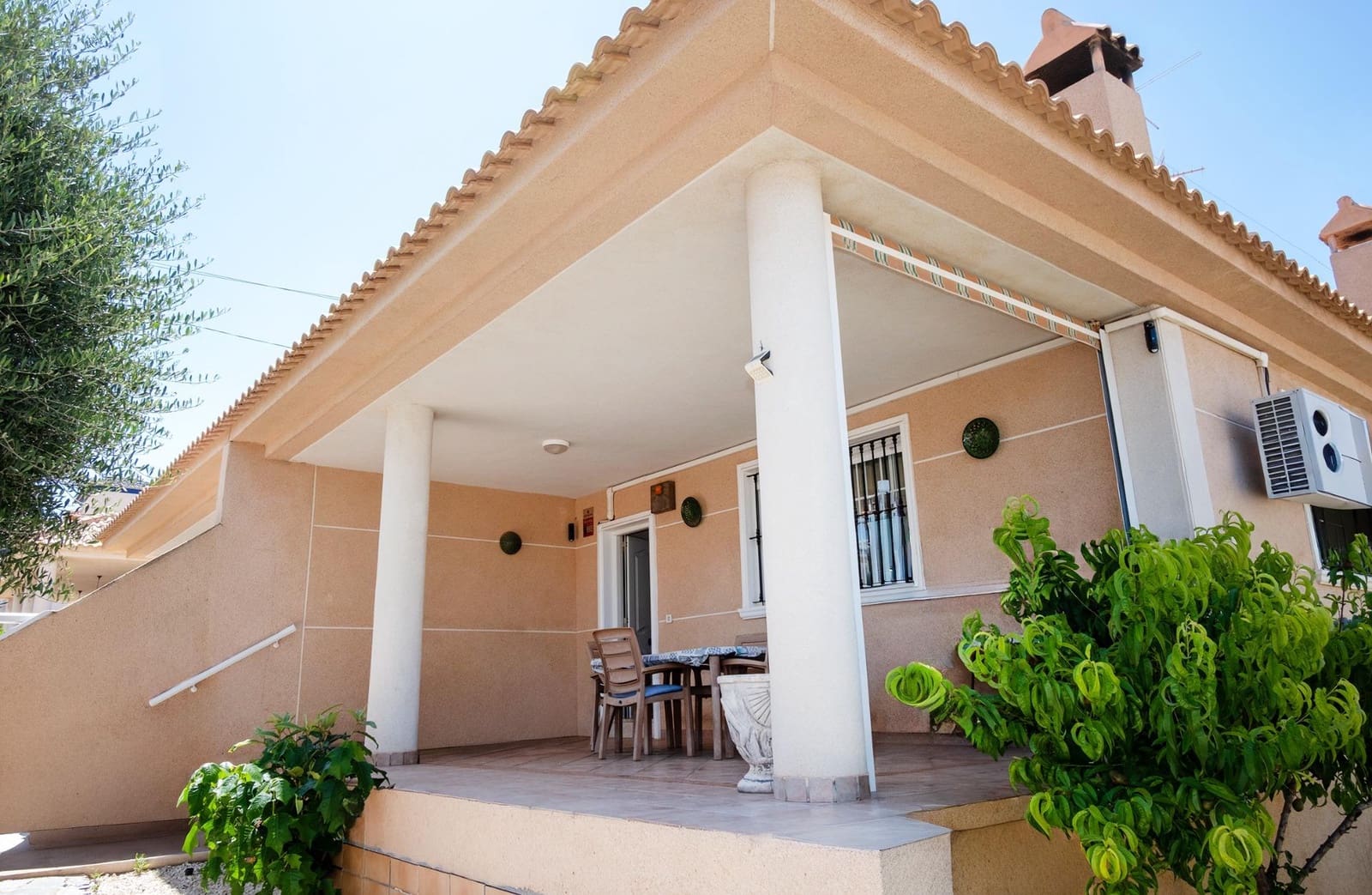 4 bedroom Villa for sale in Aguas Nuevas with garage - € 425,000 (Ref: 9927671)