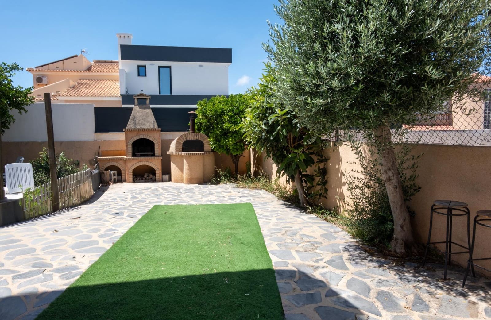 4 bedroom Villa for sale in Aguas Nuevas with garage - € 425,000 (Ref: 9927671)