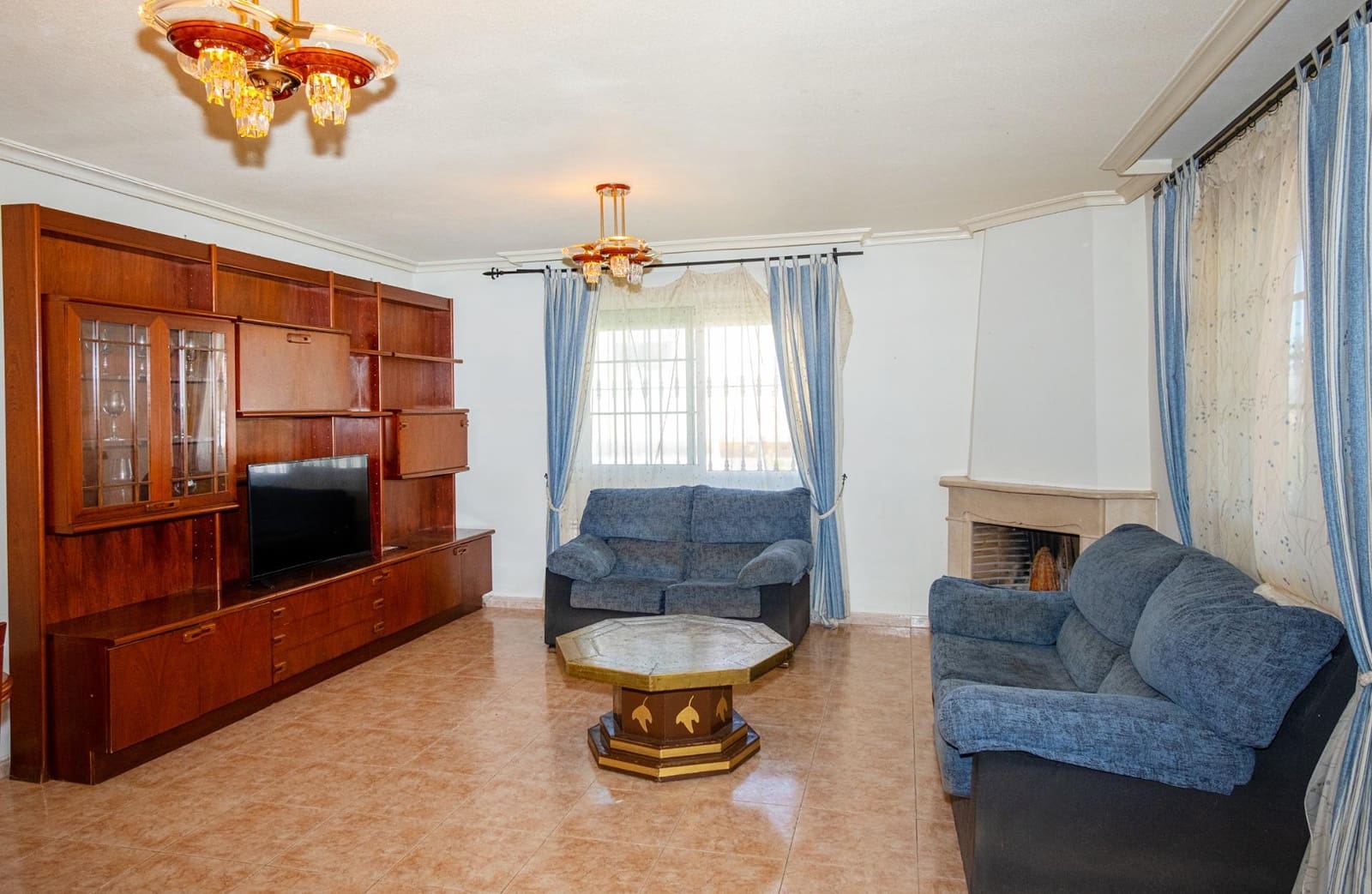 4 bedroom Villa for sale in Aguas Nuevas with garage - € 425,000 (Ref: 9927671)