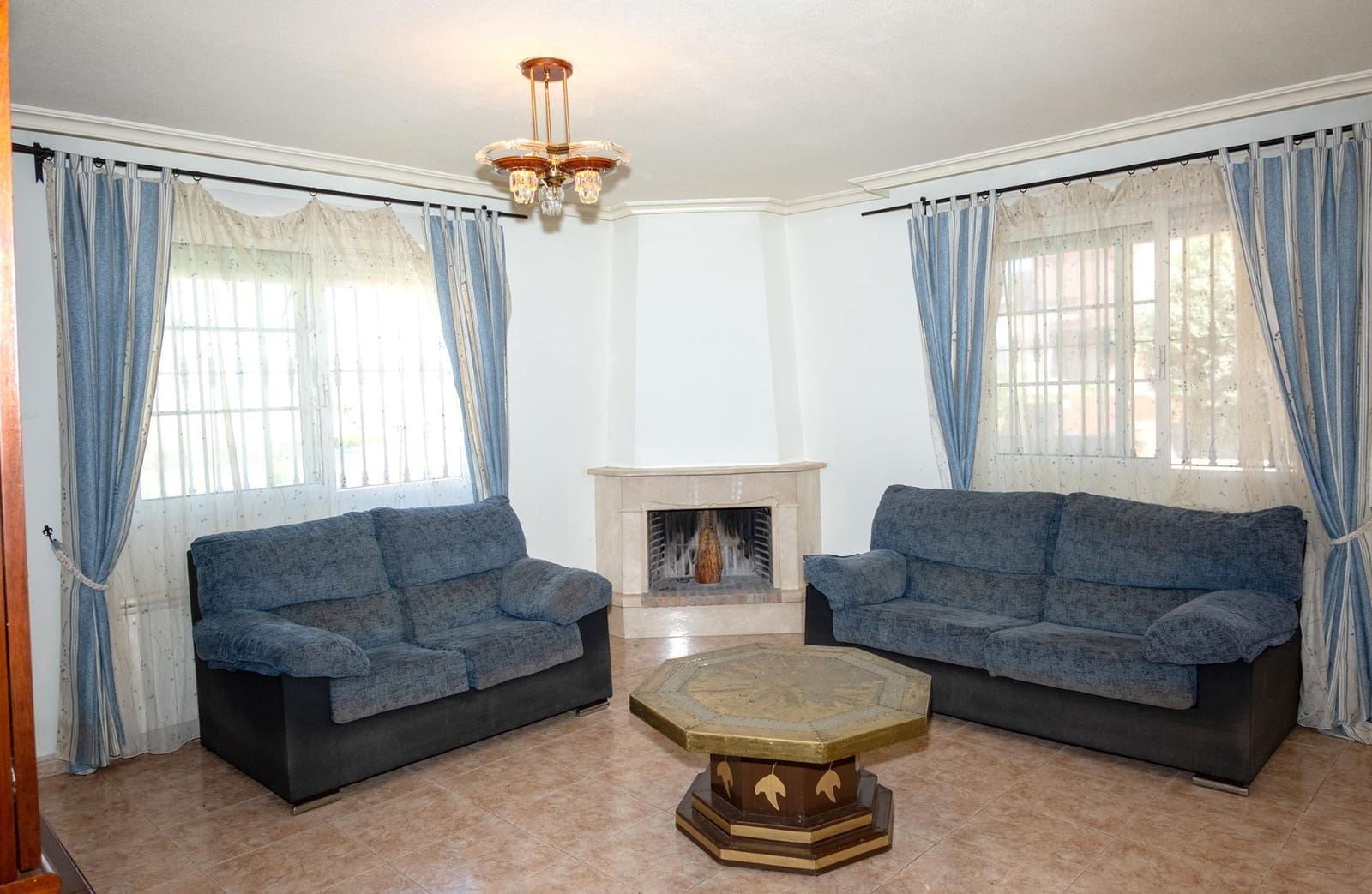 4 bedroom Villa for sale in Aguas Nuevas with garage - € 425,000 (Ref: 9927671)