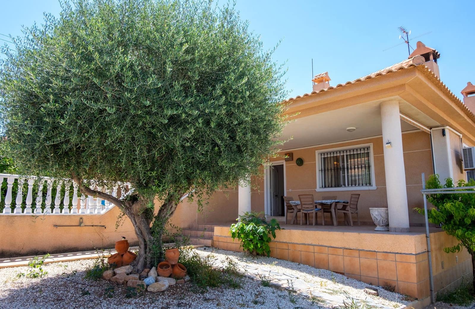 4 bedroom Villa for sale in Aguas Nuevas with garage - € 425,000 (Ref: 9927671)
