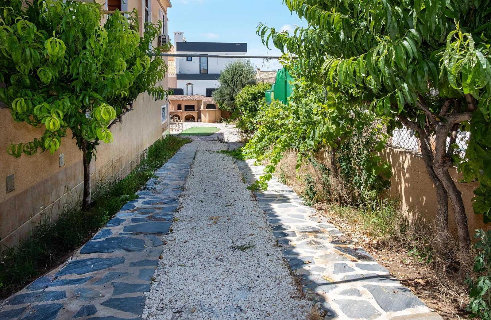 4 bedroom Villa for sale in Aguas Nuevas with garage - € 425,000 (Ref: 9927671)