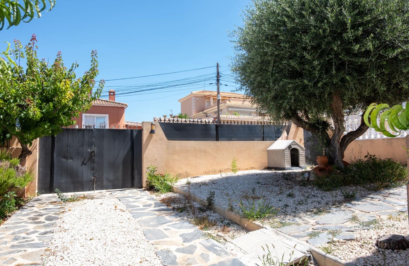 4 bedroom Villa for sale in Aguas Nuevas with garage - € 425,000 (Ref: 9927671)
