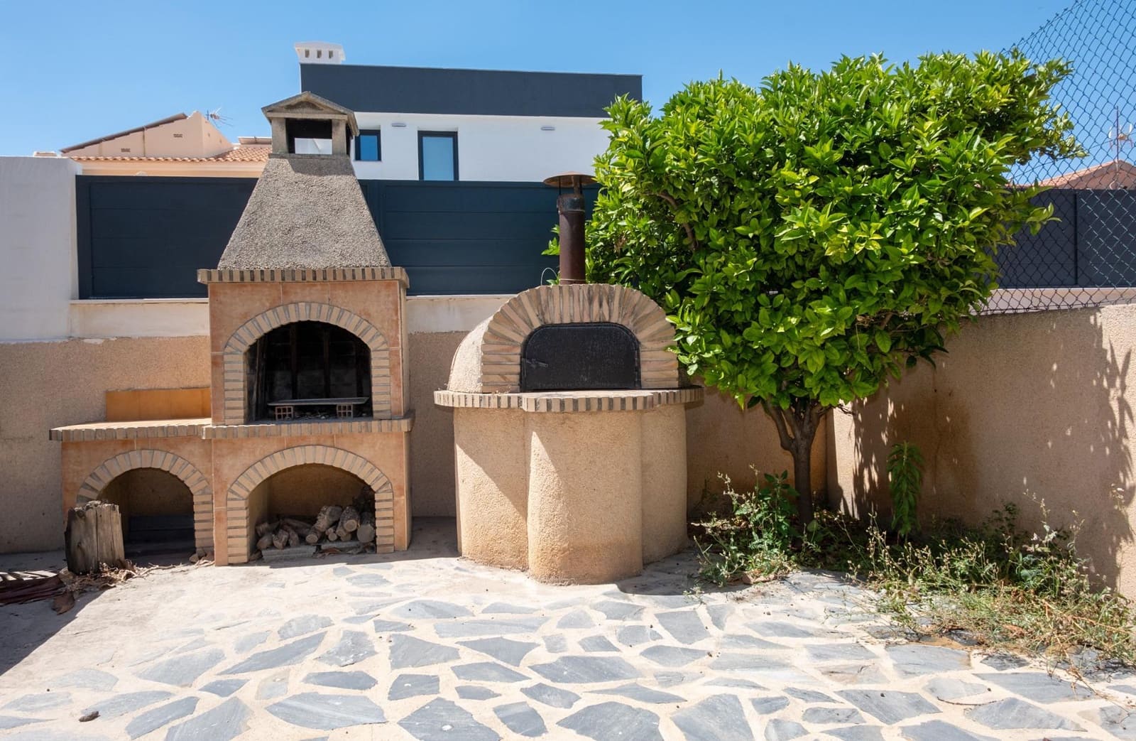 4 bedroom Villa for sale in Aguas Nuevas with garage - € 425,000 (Ref: 9927671)
