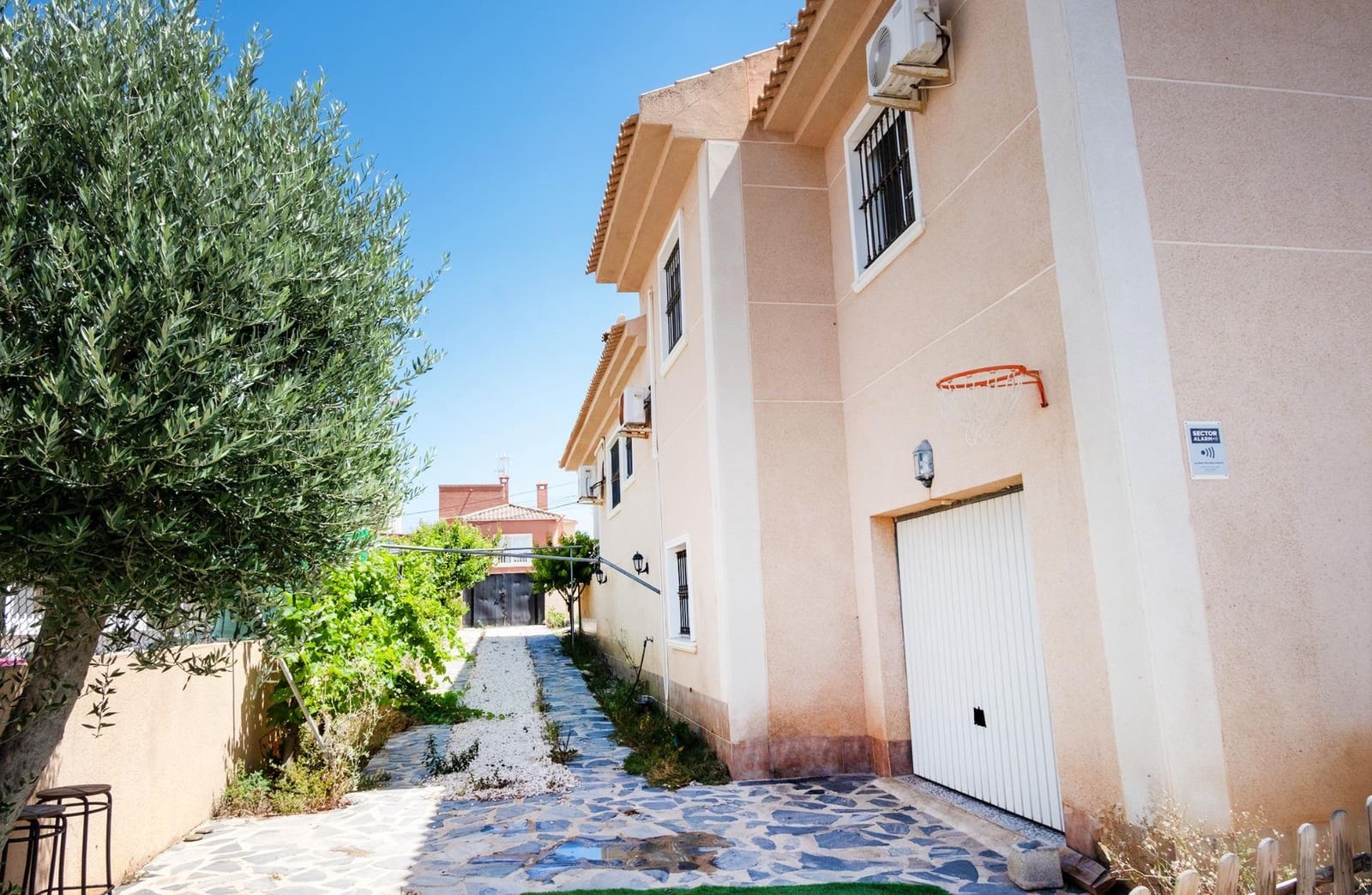 4 bedroom Villa for sale in Aguas Nuevas with garage - € 425,000 (Ref: 9927671)