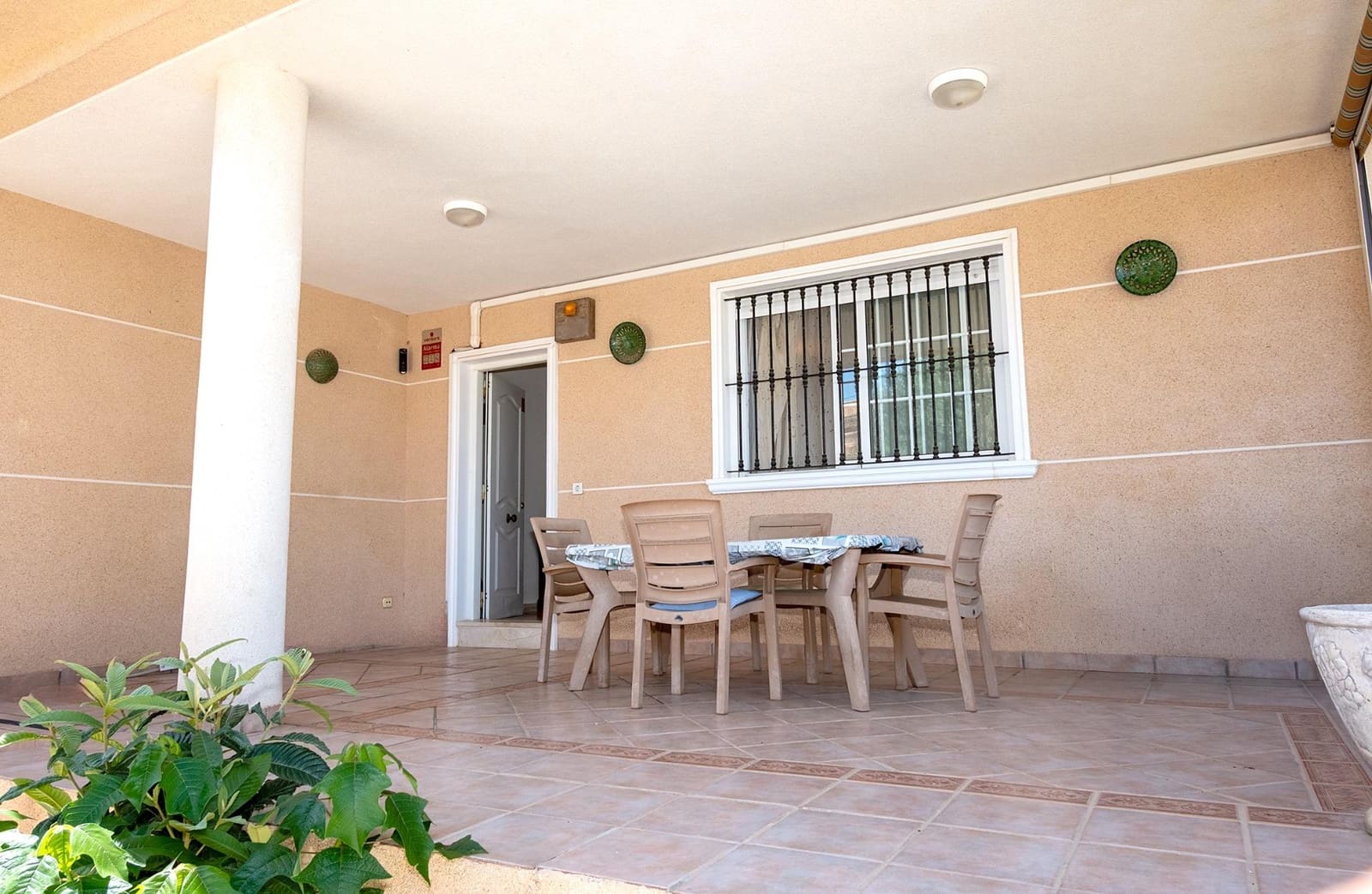 4 bedroom Villa for sale in Aguas Nuevas with garage - € 425,000 (Ref: 9927671)