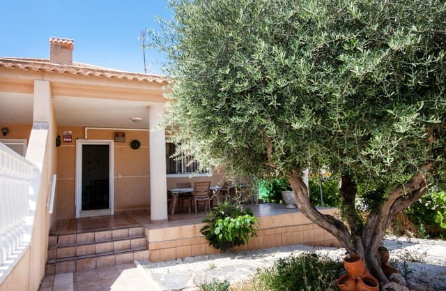Chalet de 4 habitaciones en Aguas Nuevas, Torrevieja en venta con garaje - 425.000 € (Ref: 9927671)