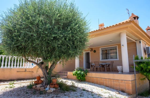 Chalet de 4 habitaciones en Aguas Nuevas, Torrevieja en venta con garaje - 425.000 € (Ref: 9927671)