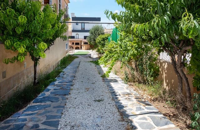 Chalet de 4 habitaciones en Aguas Nuevas, Torrevieja en venta con garaje - 425.000 € (Ref: 9927671)