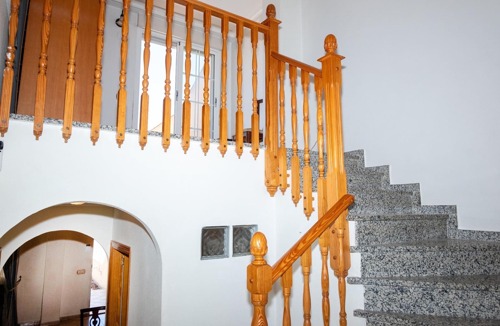 4 bedroom Villa for sale in Aguas Nuevas with garage - € 425,000 (Ref: 9927671)