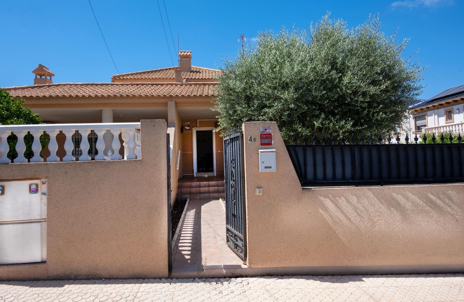 4 bedroom Villa for sale in Aguas Nuevas with garage - € 425,000 (Ref: 9927671)