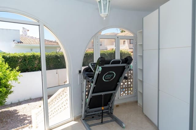 Chalet de 3 habitaciones en Doña Pepa, Rojales en venta con piscina garaje - 449.900 € (Ref: 9950015)