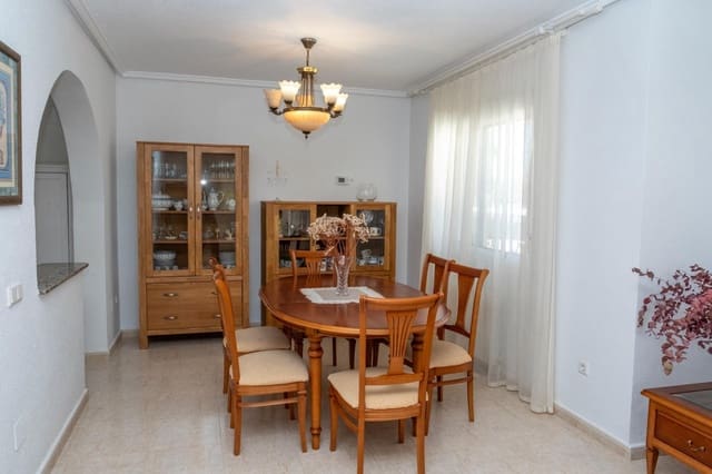 Chalet de 3 habitaciones en Doña Pepa, Rojales en venta con piscina garaje - 449.900 € (Ref: 9950015)