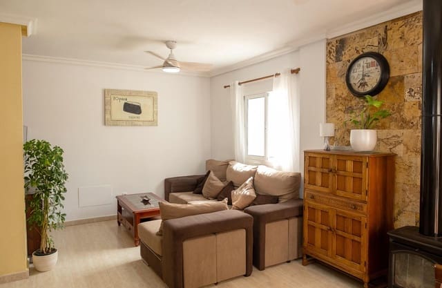 2 chambre Villa/Maison Semi-Mitoyenne à vendre à Punta Prima, Orihuela avec piscine - 249 900 € (Ref: 9966810)