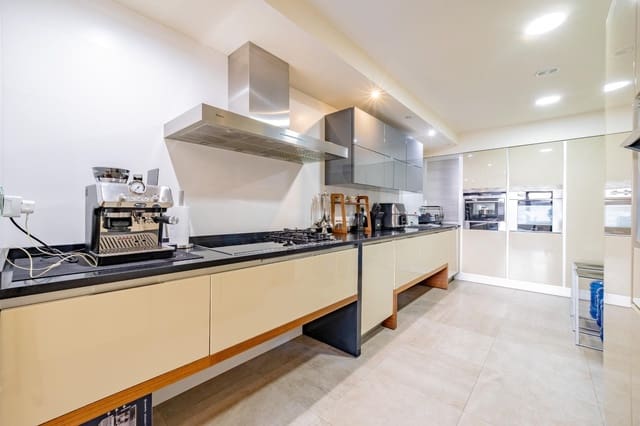 4 chambre Appartement à vendre à Castelló de la Plana - 319 000 € (Ref: 9975646)