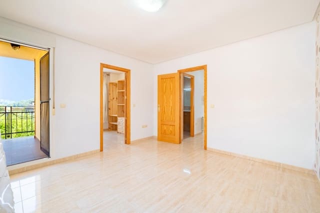 4 slaapkamer Rijtjeshuis te koop in La Pobla Tornesa met garage - € 215.000 (Ref: 9990879)