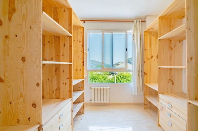 4 slaapkamer Rijtjeshuis te koop in La Pobla Tornesa met garage - € 215.000 (Ref: 9990879)