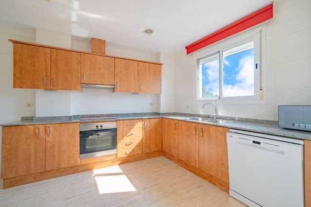 4 slaapkamer Rijtjeshuis te koop in La Pobla Tornesa met garage - € 215.000 (Ref: 9990879)