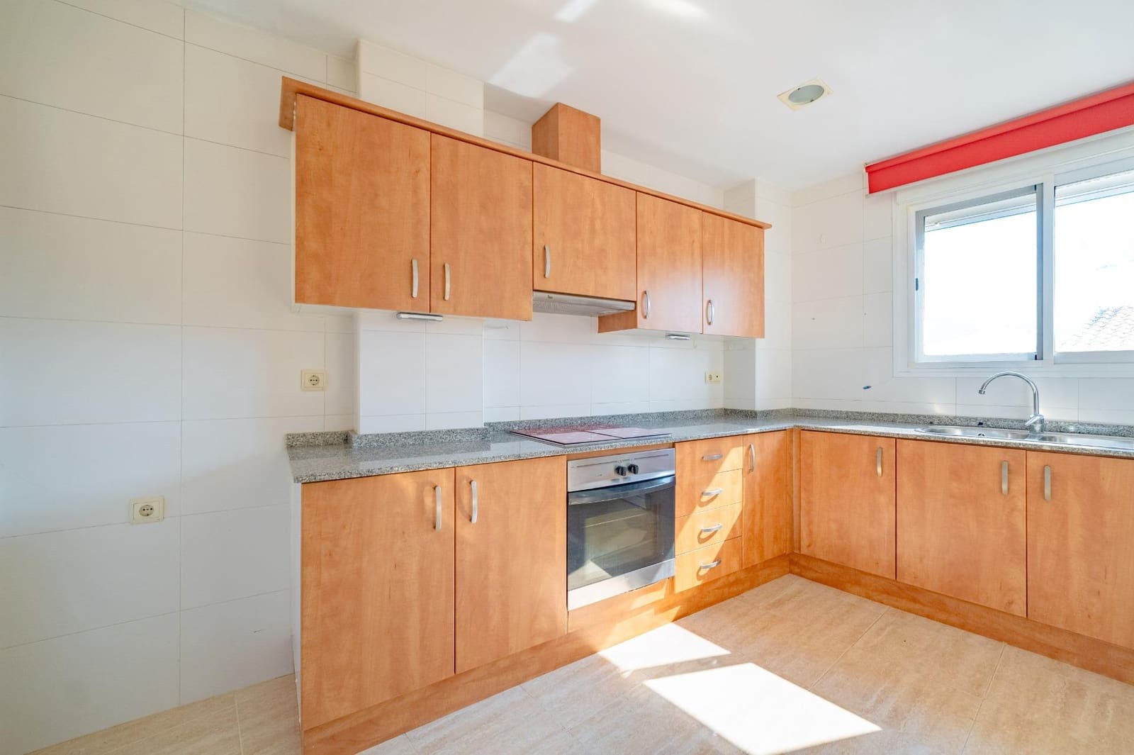 4 slaapkamer Rijtjeshuis te koop in La Pobla Tornesa met garage - € 215.000 (Ref: 9990879)