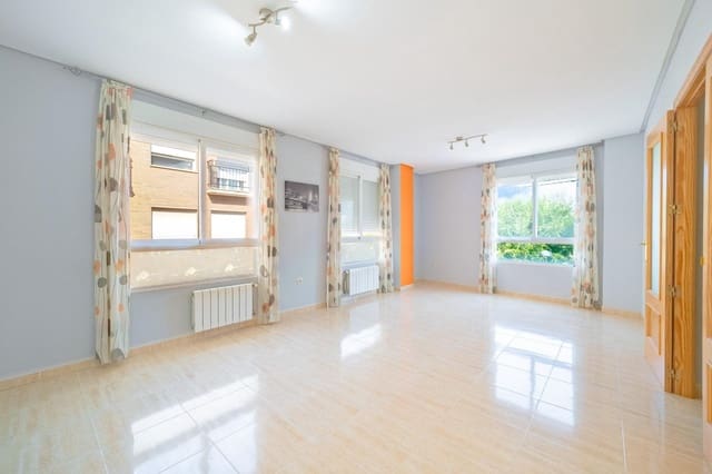 4 slaapkamer Rijtjeshuis te koop in La Pobla Tornesa met garage - € 215.000 (Ref: 9990879)