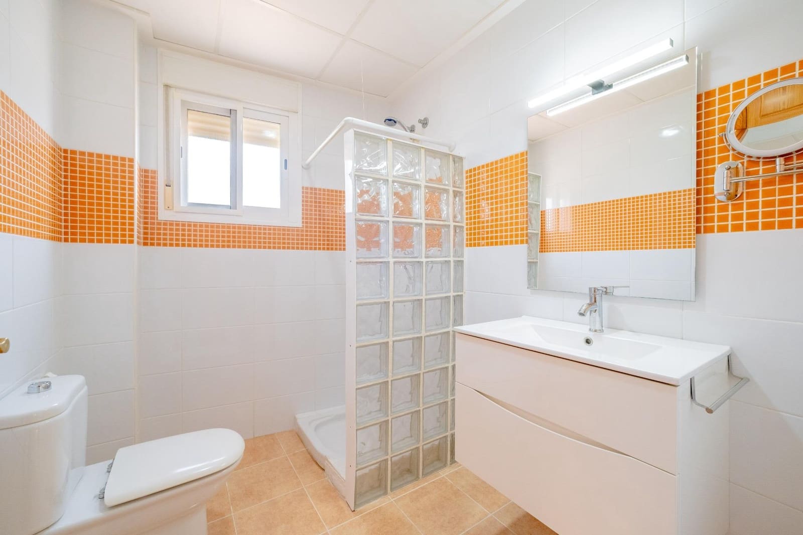 4 slaapkamer Rijtjeshuis te koop in La Pobla Tornesa met garage - € 215.000 (Ref: 9990879)