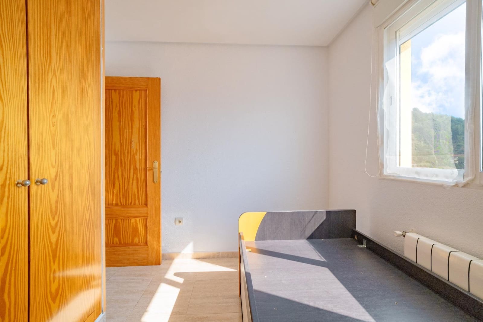 4 slaapkamer Rijtjeshuis te koop in La Pobla Tornesa met garage - € 215.000 (Ref: 9990879)