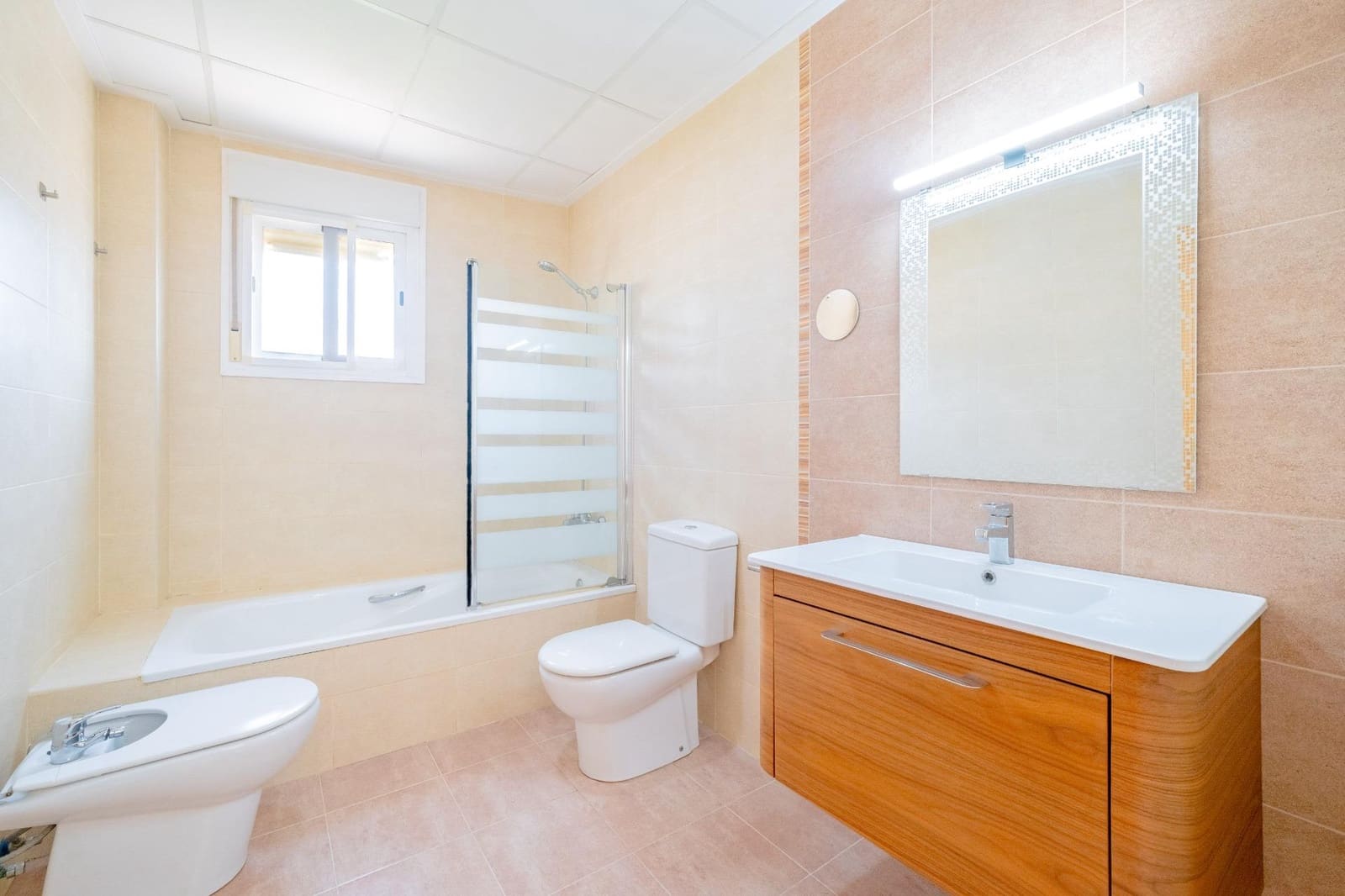 4 slaapkamer Rijtjeshuis te koop in La Pobla Tornesa met garage - € 215.000 (Ref: 9990879)