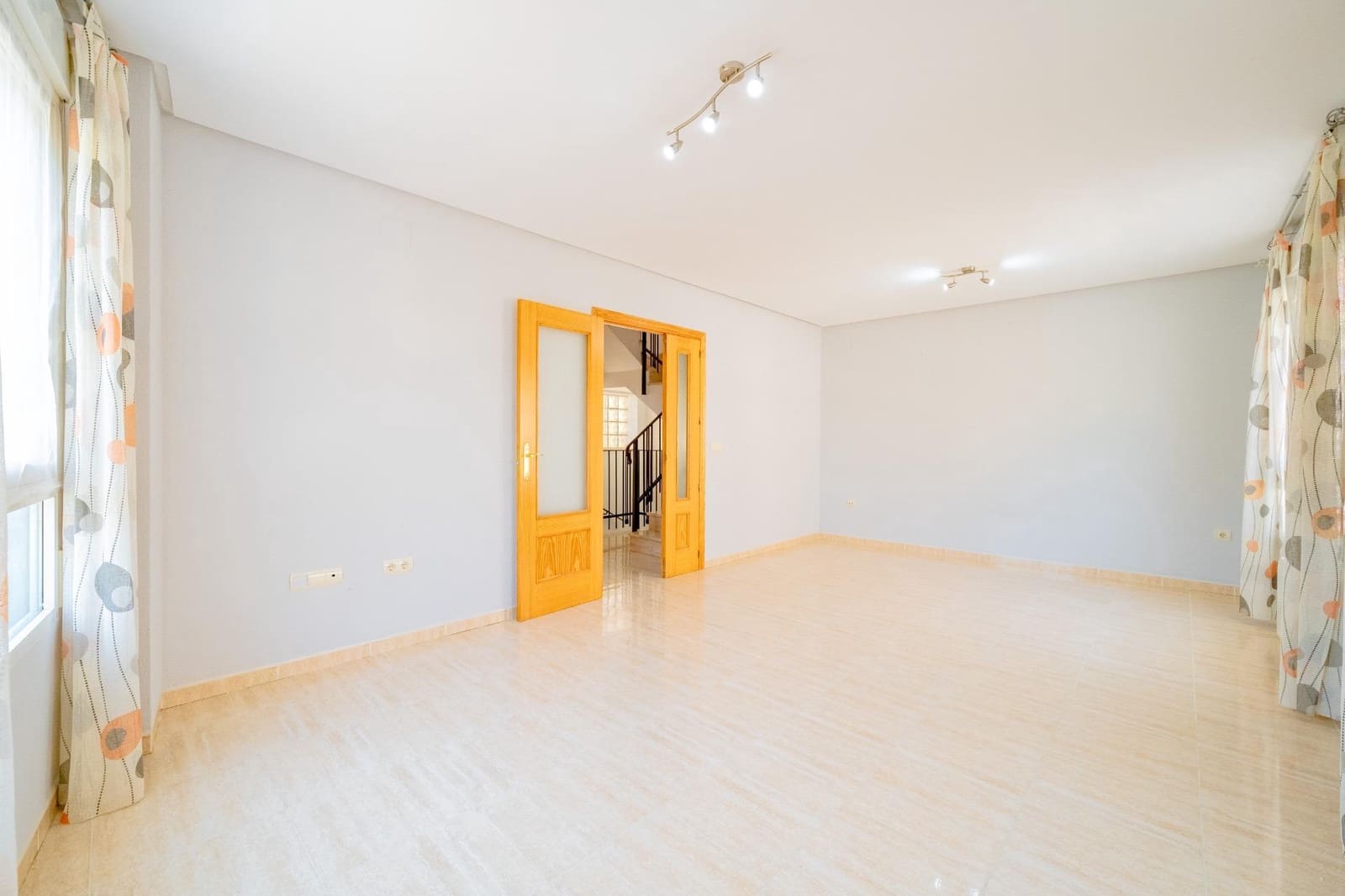 4 slaapkamer Rijtjeshuis te koop in La Pobla Tornesa met garage - € 215.000 (Ref: 9990879)