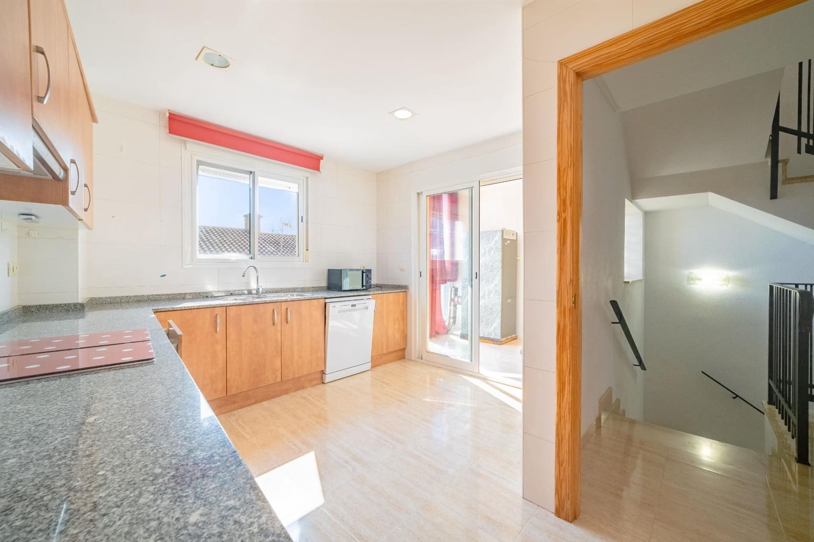 4 slaapkamer Rijtjeshuis te koop in La Pobla Tornesa met garage - € 215.000 (Ref: 9990879)