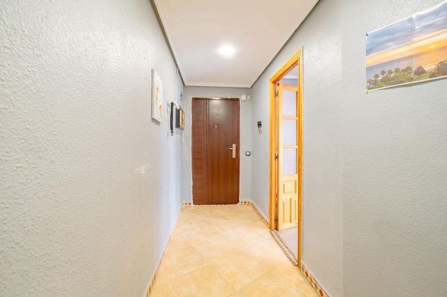 3 makuuhuone Asunto myytävänä paikassa Oropesa  - 130 000 € (Ref: 9990880)