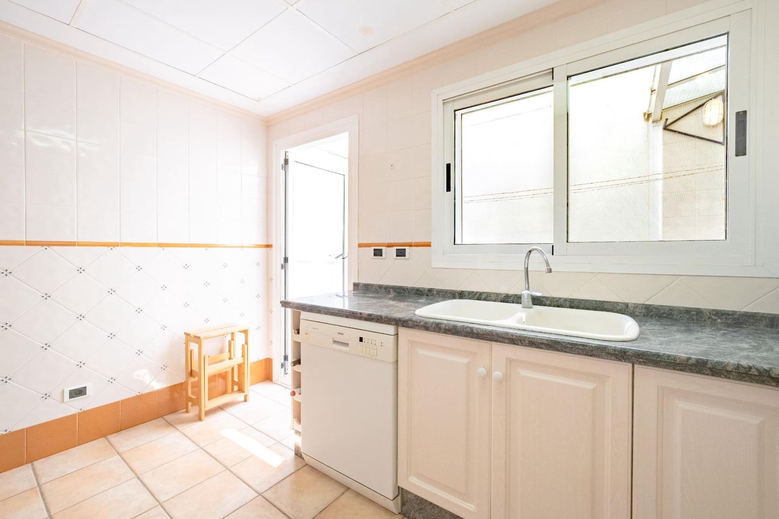 4 soverom Villa til salgs i Castello de la Plana med garasje - € 327 000 (Ref: 9990882)