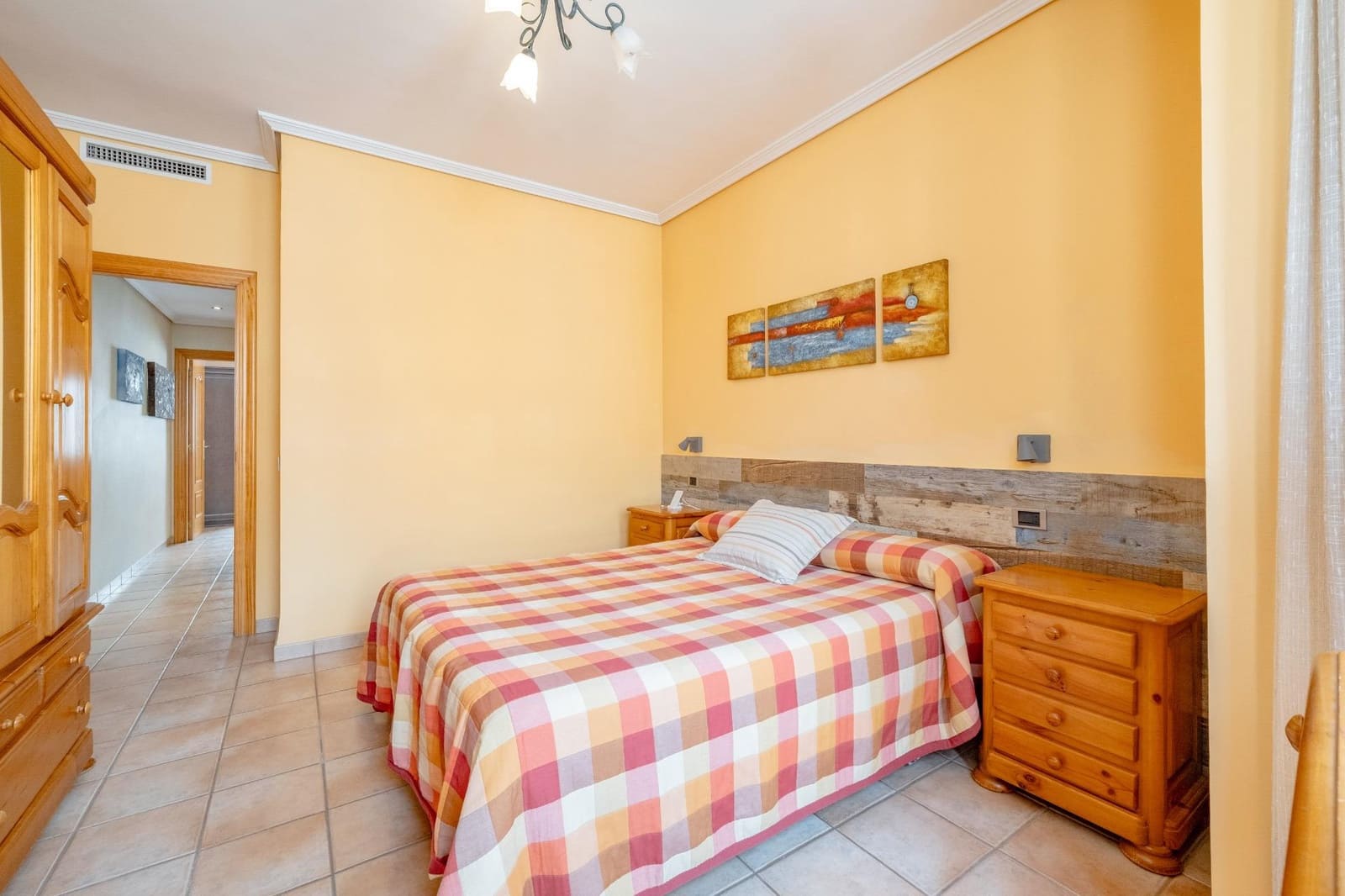 4 soverom Villa til salgs i Castello de la Plana med garasje - € 327 000 (Ref: 9990882)