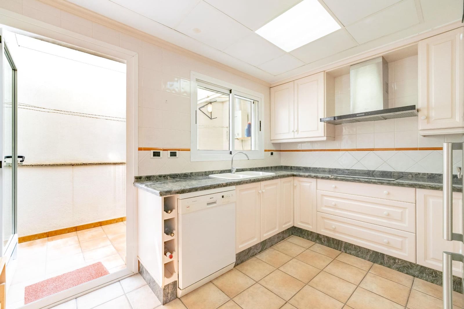 4 soverom Villa til salgs i Castello de la Plana med garasje - € 327 000 (Ref: 9990882)