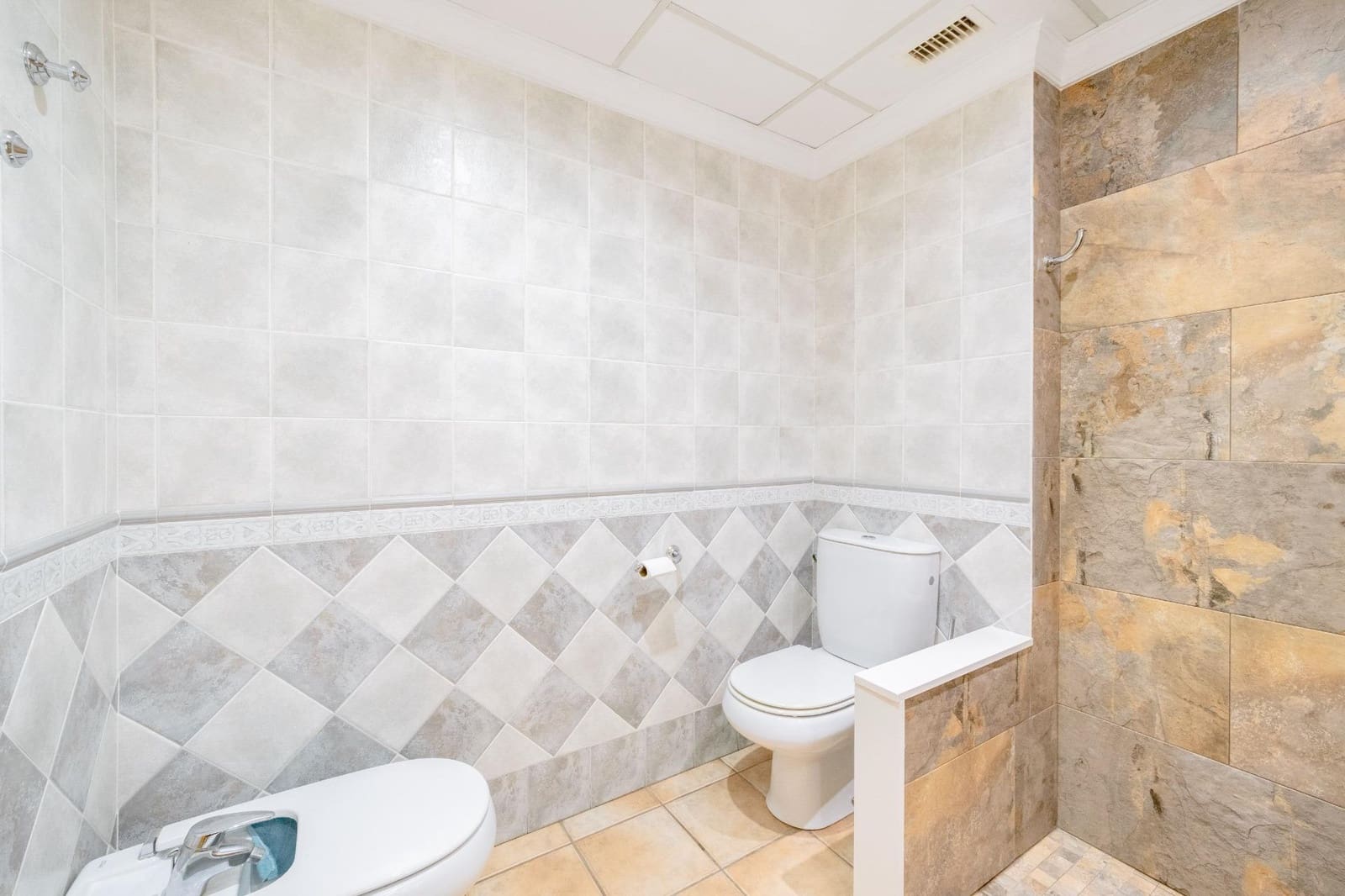 4 soverom Villa til salgs i Castello de la Plana med garasje - € 327 000 (Ref: 9990882)