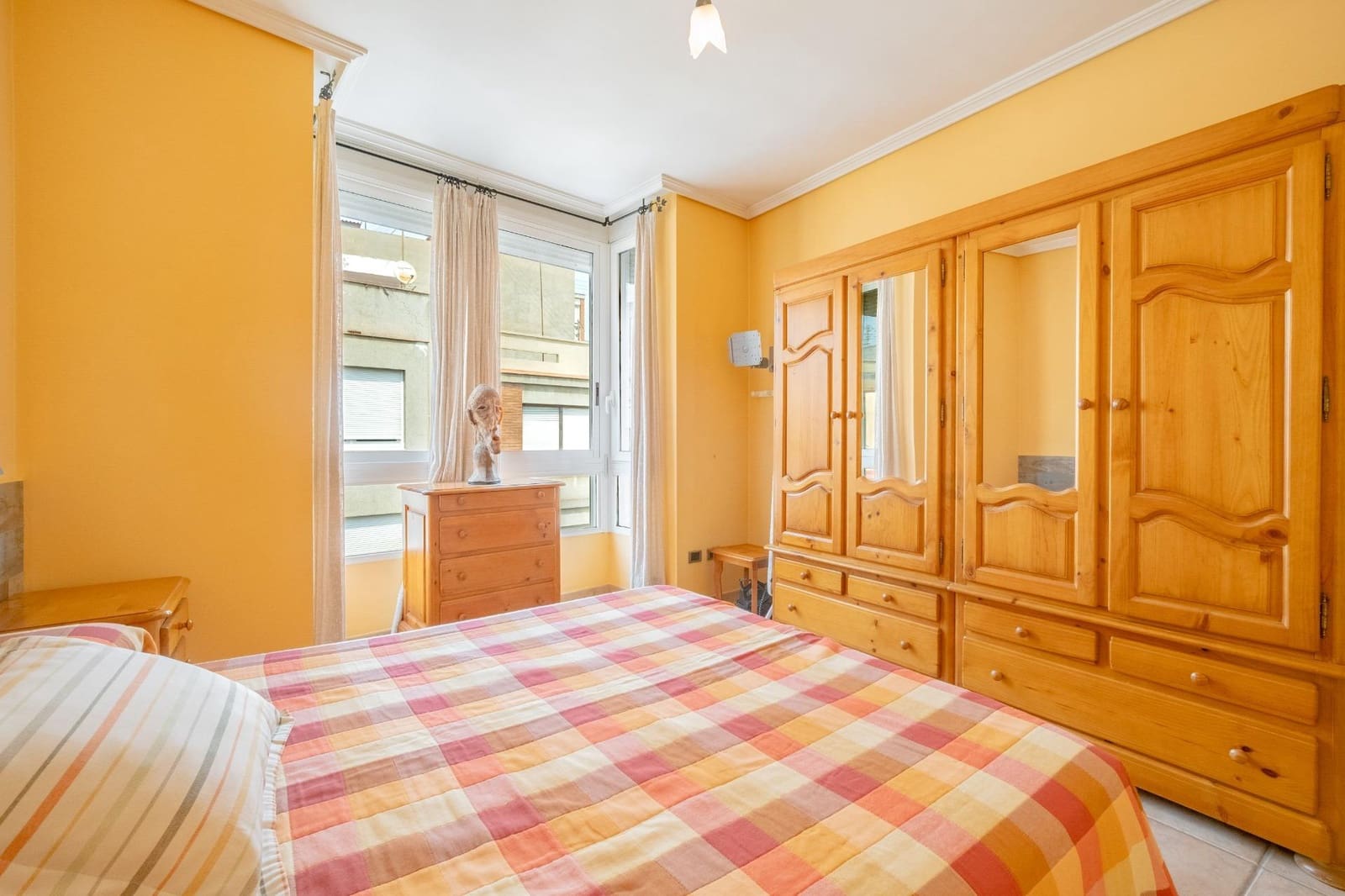 4 soverom Villa til salgs i Castello de la Plana med garasje - € 327 000 (Ref: 9990882)